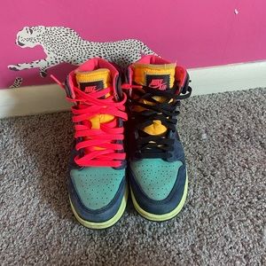 WOMANS JORDAN ( black laces available)